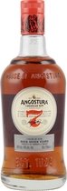 Angostura 7 Jahre - Angostura 7 Jahre, Rum aus Trinidad & Tobago mit 700 ml. und 40 % Vol. Neben dem Amargo Aromatico;, das von dem deutschen Mediziner Dr. Siegert in Angostura hergestellt wurde, konnte mit der Jahrhundertwende das erfolgreiche Gesch�ft mit Angostura Bitter um ein Rum...
