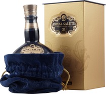 Chivas+Regal+Royal+Salute+21+Jahre+Sapphire+Edition - Chivas Regal Royal Salute Whisky in the Rubin Edition with 700 ml. content and 40 % volume.  The 21 years old Chivas Regal Royal Salute Rubin Edition in a jug. The colour from the bottles are the same...