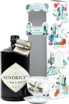 Hendricks+Gin+Set+mit+einer+Tasse - Hendricks Gin mit 700 ml. und 44 % Volumen in einer alten Apothekerflasche  Alleine die Optik dieser Hendricks Gin Geschenkverpackung spricht B�nde. Ein altert�mliches Frehr ziert den Karton und gl�nzt mit floralen Mustern.   Dieses Geschenkset kommt mit einer gro�...