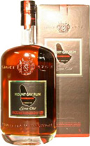 Mount Gay Extra Old Rum 43% Vol. from Barbados - Mount Gay Extra Old Rum Barbados 43 % volume with 0,7 liter content.  The Mount Gay Extra Old Rum is one of the best Rums worldwide in the super premium category.  Brilliant copper color. Rich, toffee, roasted nuts, brown spices, and ripe banana aromas. A lush entr...