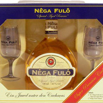 Nega Fulo Special Aged Reserve in der Geschenkbox - Nega Fulo Special Aged Reserve Cachaca mit 0,7l und 43 % Vol.   N�ga Ful� "Special Aged Reserve" (43% vol) stammt aus dem Hause Fazenda Soledade, dem brasilianischen Familienunternehmen, das 1827 gegr�ndet wurde. Zur Herstellung von N�ga Ful� "Specia...