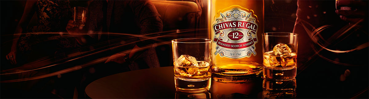 Chivas Regal mit zwei Whisky Glsern